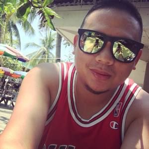 Meet your Posher, Dustin